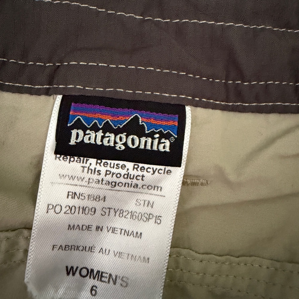 Patagonia Womens Lightweight Khaki Shorts - Picture 2 of 3